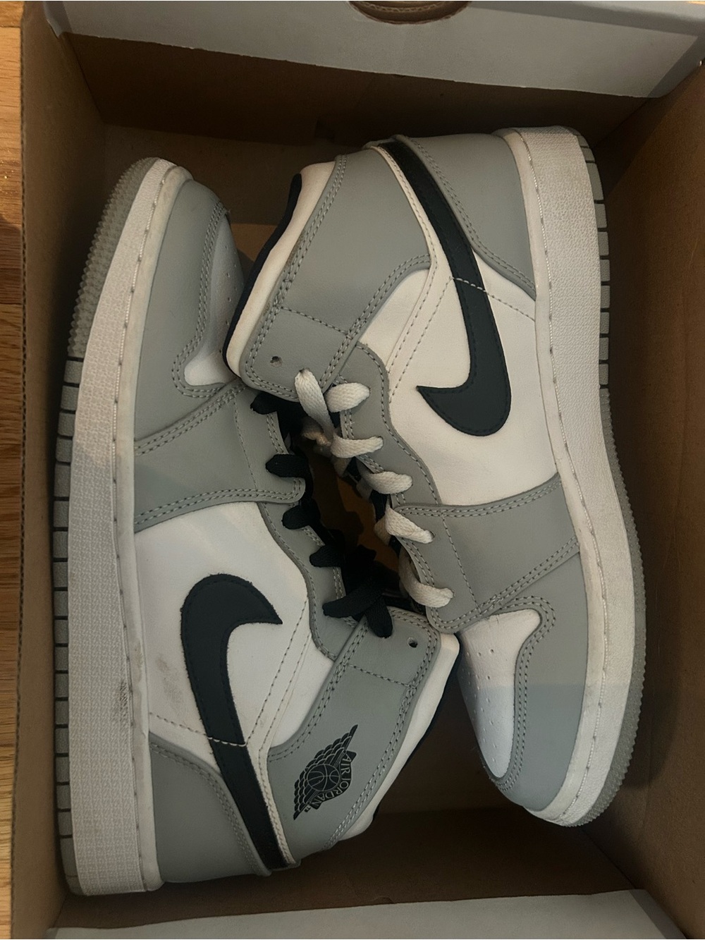 Nike Air Jordan 1 Mid Light Smoke Gray